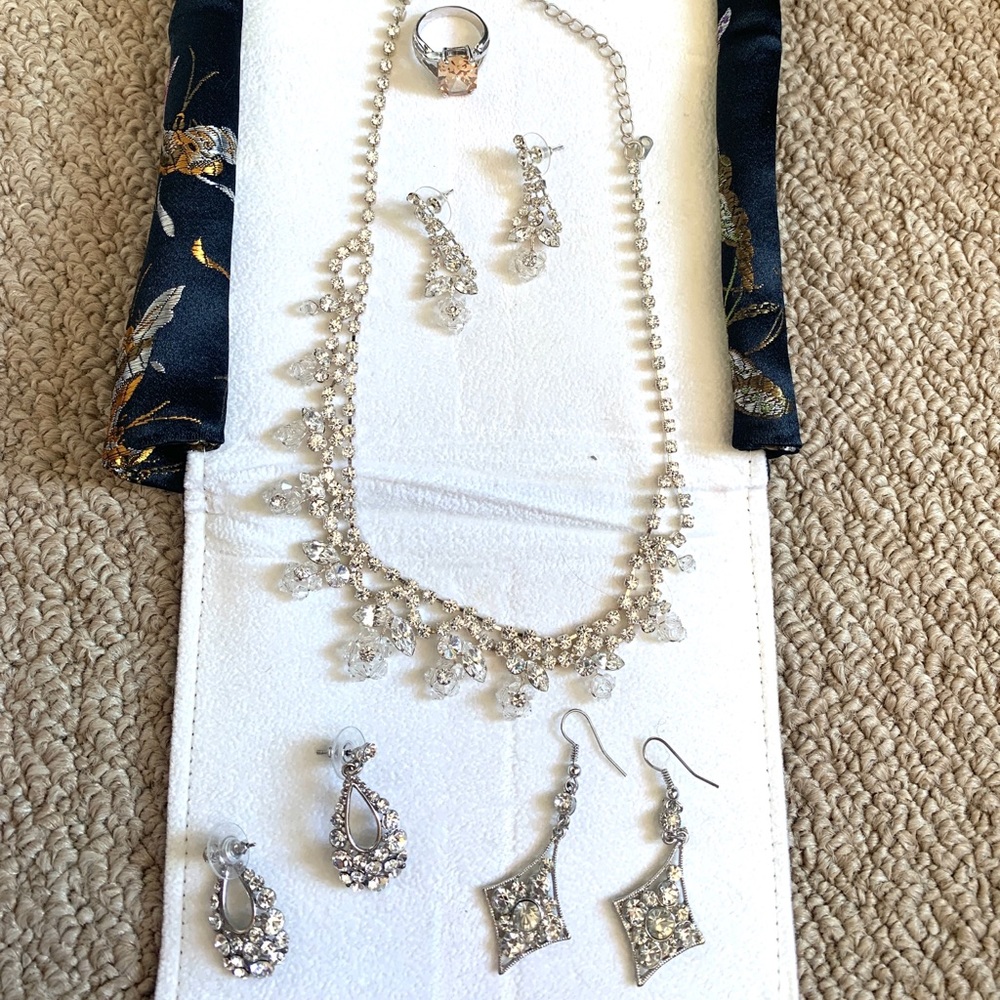 Womans fashion Jewelry Lot